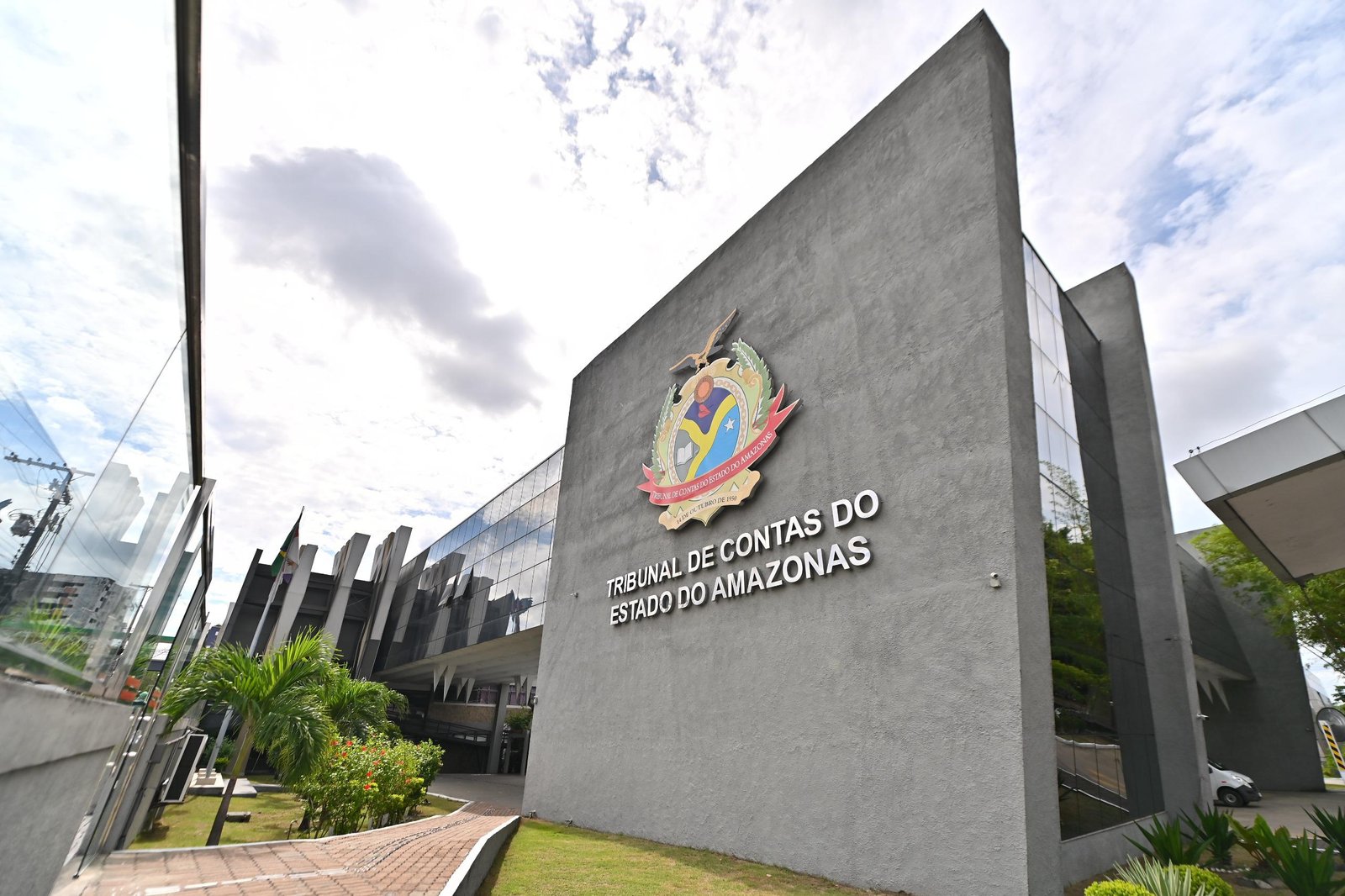 TCE-AM alerta para regularização de dados fiscais em onze municípios