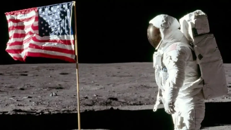 Fotógrafo amador encontra detalhe curioso em foto da missão Apollo 11